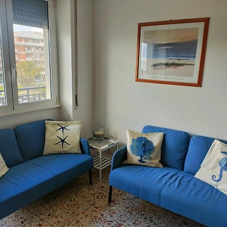Casa Coco - Appartamento Al Mare Ostia Buitenkant foto
