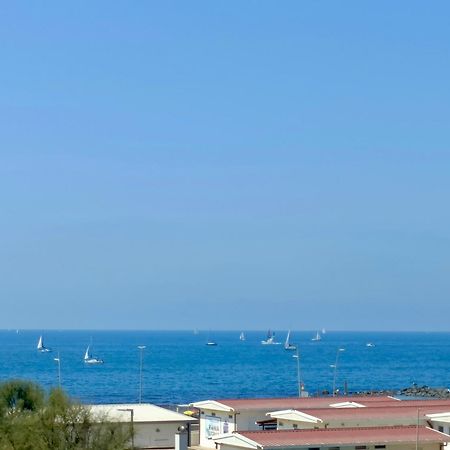 Casa Coco - Appartamento Al Mare Ostia Buitenkant foto