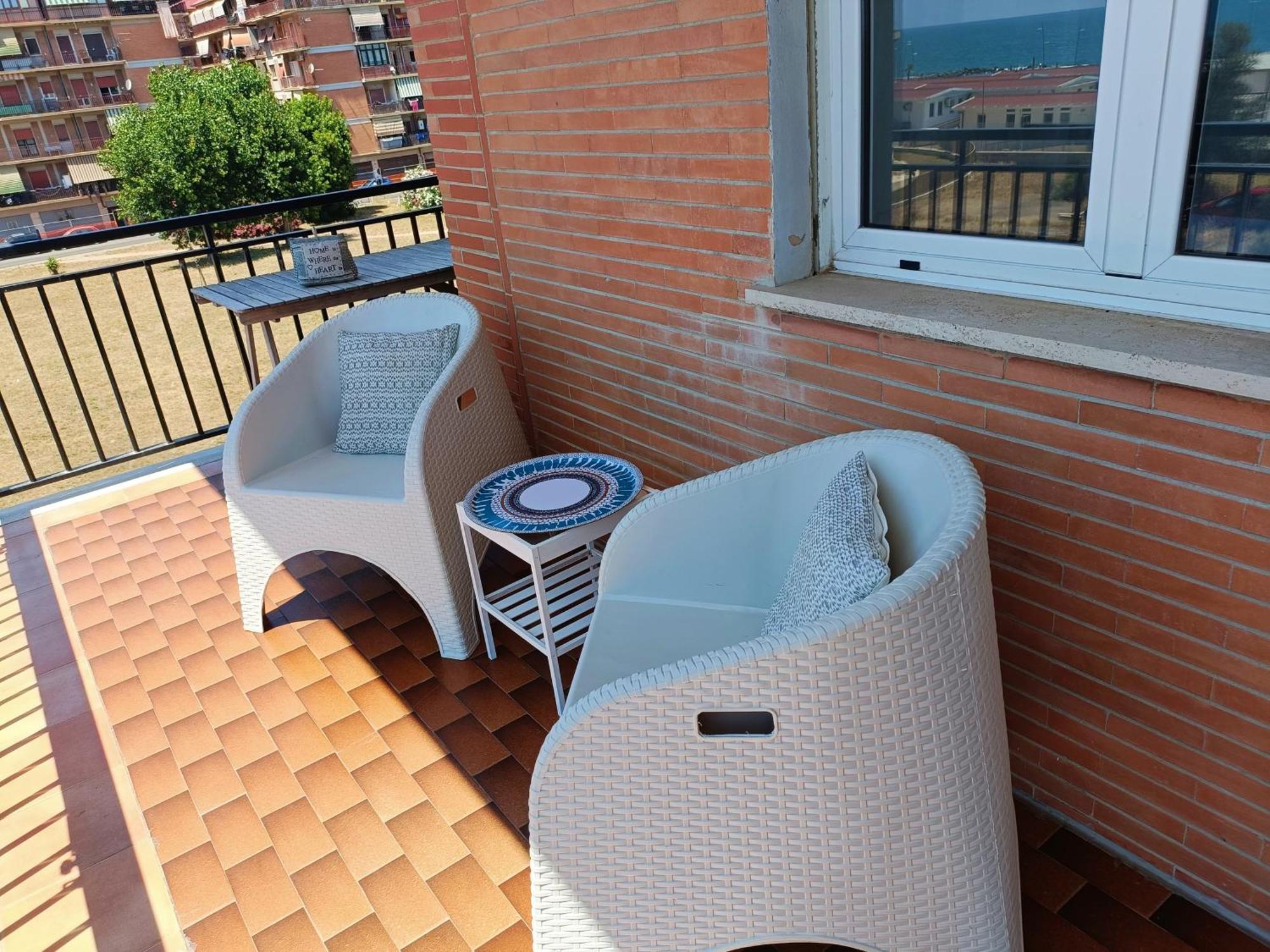 Casa Coco - Appartamento Al Mare Ostia Buitenkant foto